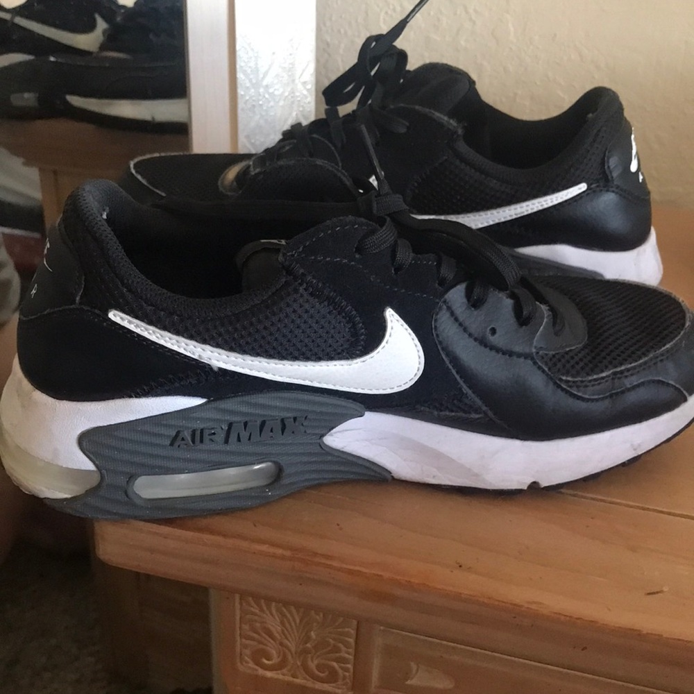 Women’s Nike Air MAX one. Size 9.5US.